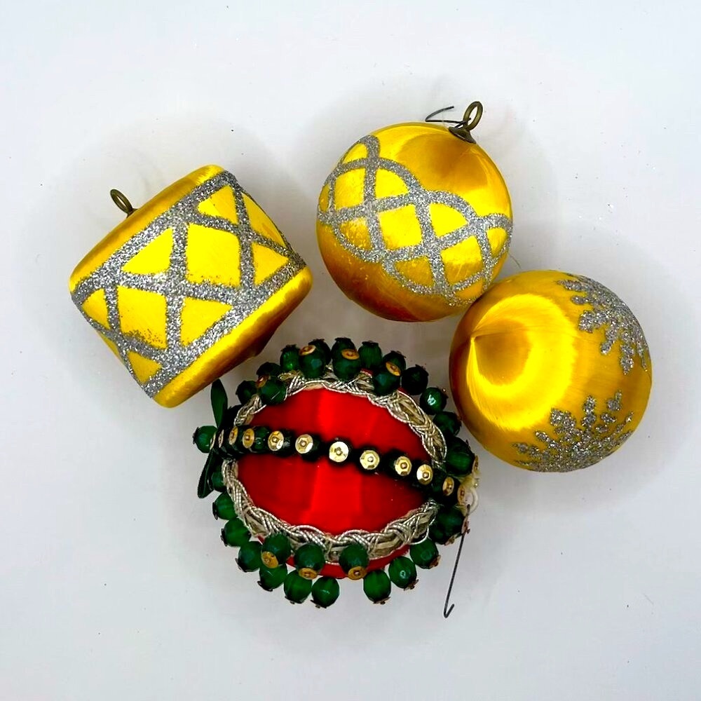 Vintage 1960's Christmas Xmas Push Pin Ornaments - Set of 4 - Picture 2 of 5